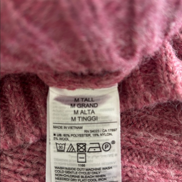Old Navy Women’s Size Medium Tall pink sweater poly/nylon/wool - Picture 4 of 4